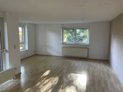 Helle und ruhige 3-Zimmer-Terrassenwohnung mit Tiefgaragenplatz