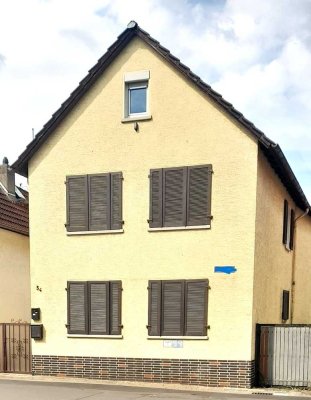Ober-Mörlen: Gepflegtes 2 FH mit Garten in der Ortsmitte!