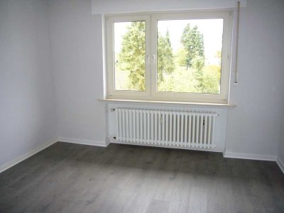 Sehr gut geschnittene, helle, moderne 4-Zimmer-Wohnung mit Balkon in Bonn-Röttgen zu vermieten