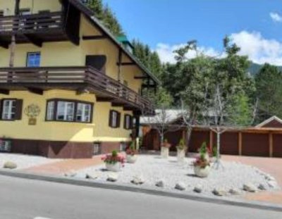 Mehrfamilienhaus mit 10.5 Zimmern ( 5 Separate Ferienwohnungen) und Garten in Seefeld in Tirol