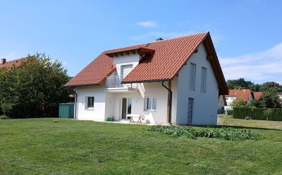 Vulkanland: Neubau in naturnaher Ruhelage mit schöner Aussicht - Kaufoption