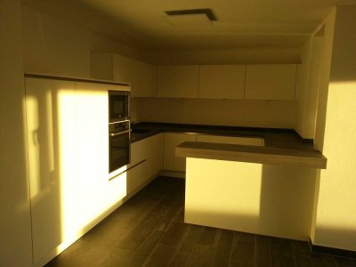 Stilvolle, neuwertige 3,5-Raum-Terrassenwohnung mit lux. Innenausstattung mit Terrasse und EBK