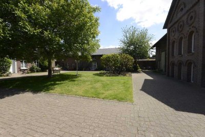 Charmante Erdgeschosswohnung mit Sonnenterrasse und Gartenanteil in umgebauter Scheune