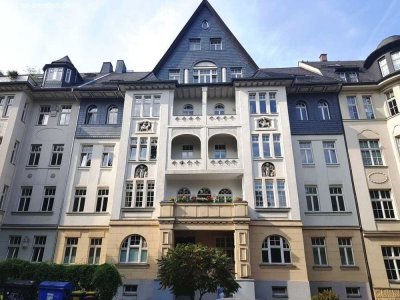 Altbau-Charme ohne Kompromisse: Kernsanierte 2-Zimmer-Wohnung mit Balkon am Kaßberg!