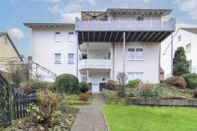 Attraktives 2-Parteienhaus in Bad Wünnenberg OT Leiberg: Garten, Balkonen, Garagen & bezugsfrei