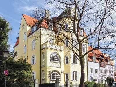 Raritätenlage am Nymphenburger Schlosspark - Pure Nostalgie im imposanten Stilaltbau