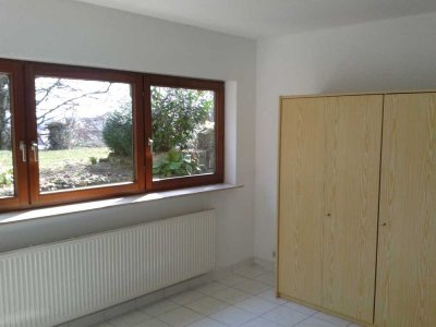 Schöne 2-Zimmer-Souterrain-Wohnung mit Balkon und Einbauküche in Leimen