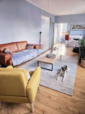 Sanierte Wohnung mit zwei Zimmern sowie Balkon und EBK in Bad