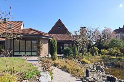 Beeindruckendes Architektenhaus mit tollem Garten in Strandnähe