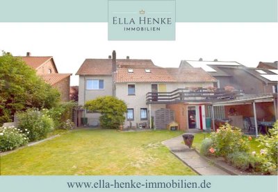 Viel Platz + schöner Garten: Großes Zweifamilienhaus mit 8 Zimmern, Keller + Garage.