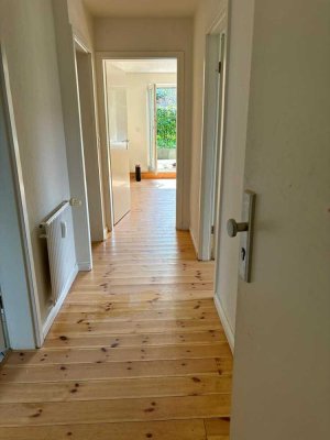 Stilvolle, modernisierte 2,5-Zimmer-Erdgeschosswohnung mit EBK in Bad Oldesloe