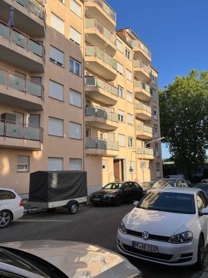 Schöne 2 Zimmer Wohnung Pforzheim Nord / Balkon / TG Stellplatz