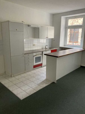 Zweitbezug nach Renovierung - große 1-Raum-Wohnung mit Küche u. Laminat