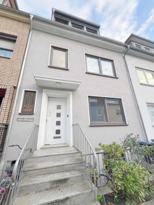 Großzügige Drei-Zimmer-Maisonette-Wohnung mit Küche und Stellplatz im Doventor