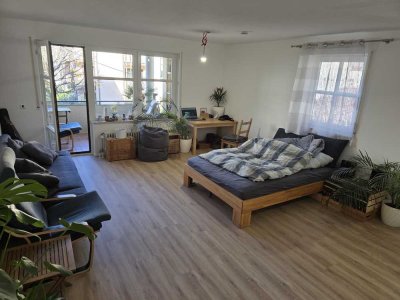 Frisch sanierte 2-Zi Wohnung am Seepark mit Balkon & TG