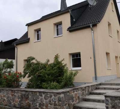 Charmantes Einfamilienhaus mit idyllischem Garten und Energieeffizient modernisiert