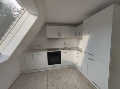 Modernisierte Dachgeschoss Wohnung Waldtrudering ohne Balkon