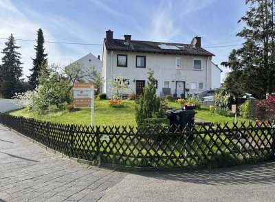 Sanierungsbedürftig, aber WOW! Unter Bodenrichtwert! DHH mit großem Garten in Wiesbaden Kohlheck!