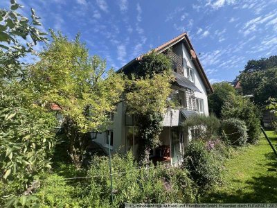 EINZIEHEN UND WOHLFÜHLEN: Größzügiges Einfamilienhaus mit Doppelgarage und Garten-Oase