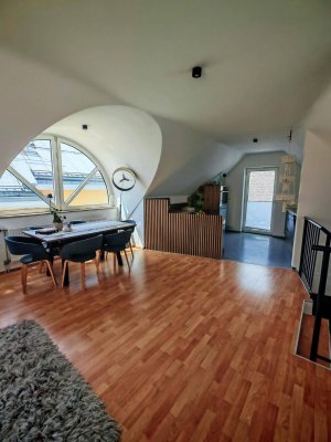 Lichtdurchflutete Maisonette-Wohnung mit traumhafter Aussicht in zentraler Lage von Imst