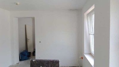 Schöne frisch renovierte 2 Zimmer Wohnung
