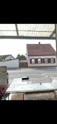 � Charmantes, sanierungsbedürftiges 8-Zimmer-Haus mit großem Grundstück in Mutterstadt