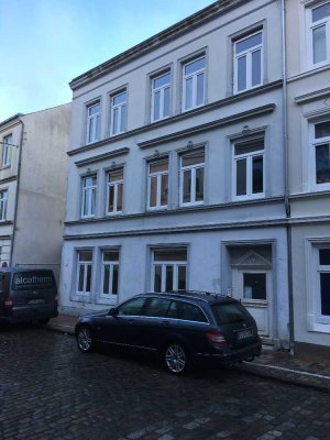 Schöne helle zwei Zimmer Wohnung im 2. Obergeschoß in Flensburg, Duburg, renoviert