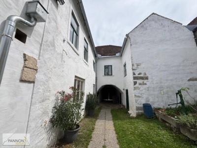 Breitenbrunn - historische (16.Jhd.), neu sanierte Wohnung samt Nebengebäuden und Garten im Ortszentrum