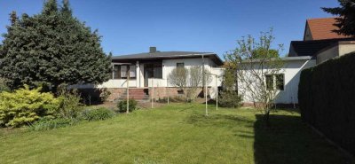 Wohnen auf einer Ebene: geräumiger Bungalow mit großzügigem Grundstück in Mosigkau