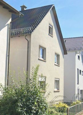 Erdgeschosswohnung mit Einbauküche in Fürth!