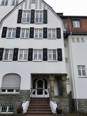 St. Tönis: Maisonette im Hochparterre in Jugendstil-Villa
