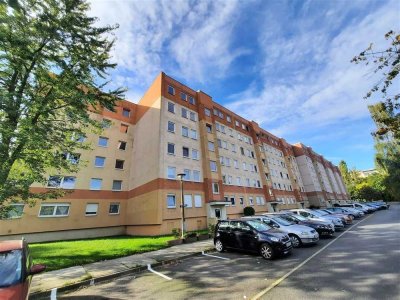Bastlerwohnung in Kamenz mit Balkon - Sie renovieren und zahlen zwei Monate keine Kaltmiete
