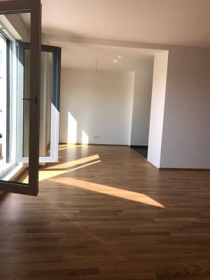 Lichtdurchflutete Penthouse-Wohnung mit EBK in Offenbach am Main