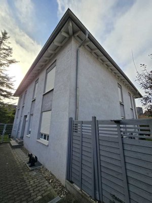 Großzügige 6-Zimmer-Maisonettewohnung mit 2 Stellplätzen