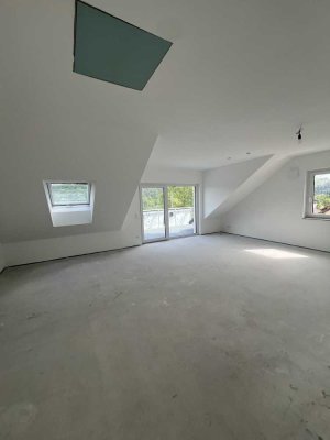 Erstbezug nach Sanierung: Geschmackvolle 4-Zimmer-Dachgeschosswohnung mit geh. Innenausstattung