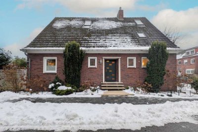 Solides Einfamilienhaus in bewährter Bauweise – großzügiger Wohnraum in idyllischer Wasserlage