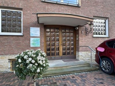 Wunderschöne Dachgeschoss Wohnung mit sonniger Loggia und Echtholzparkett