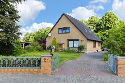 Platz für große Träume - Ihr Familiendomizil mit Gartenparadies in Hammoor!
