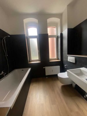 **Wunderschöne helle 2-Zimmer-Maisonette-Wohnung mit Einbauküche!**