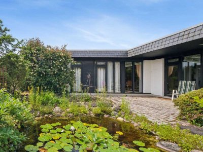 Ebenerdig leben in Steinkirchen – Einfamilienhaus in ruhiger Feldrandlage mit gepflegtem Garten