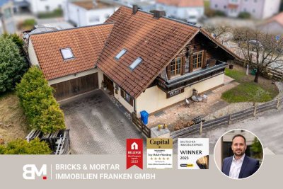 Sonniges Zweifamilienhaus mit Doppelgarage auf Eckgrundstück in Pyrbaum