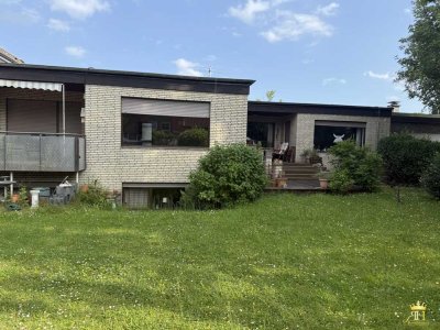 Großzügiges Ein-/Zweifamilienhaus mit flexibler Nutzung und großem Grundstück in Neuss-Norf !