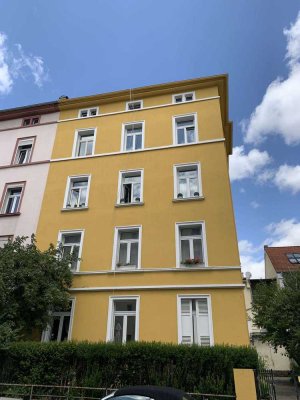 NORDEND BESTLAGE: Vierter Stock mit Dachboden - sofort frei!