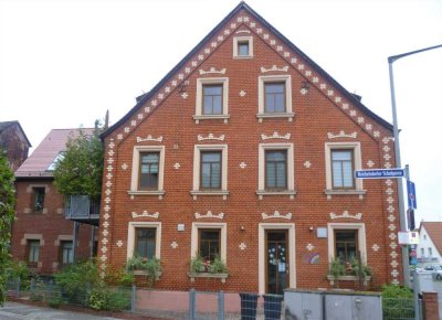 Großzügige 4-Zimmer-Wohnung in Nürnberger Gründerzeithaus — Holzbalkendecken, Balkon, Carport