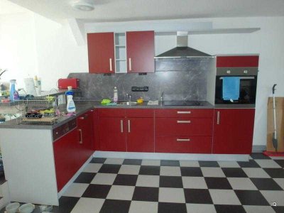 Außergewöhnliche 2-Zimmer-Dachwohnung mit Wintergarten * Übernahme Einbauküche möglich