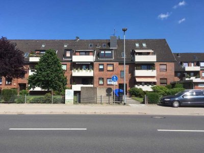Pansdorf: helle 3,5 Zimmer Wohnung, 
zwei Ebenen mit Balkon und Weitblick