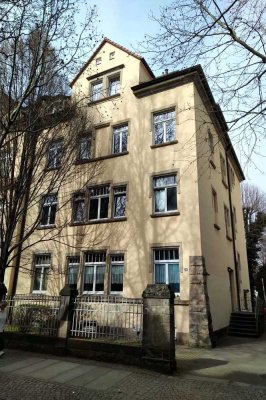 Tolle 1,5 Zimmer-Dachgeschosswohnung mit offener Küche in Pirna ab sofort für Sie frei!