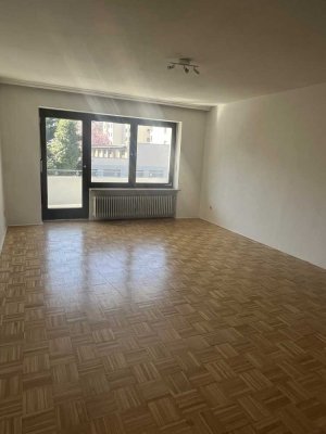 Großzügige 3 Zimmer Wohnung nähe Universität WG geeignet
