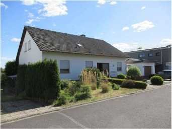 Einfamilienhaus mit 7 Zimmern und Garage in Bad Königshofen