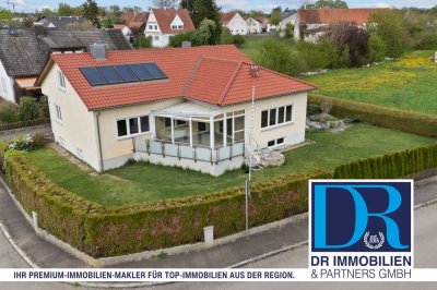 Einfamilienhaus auf Eckgrundstück mit schönem Wintergarten